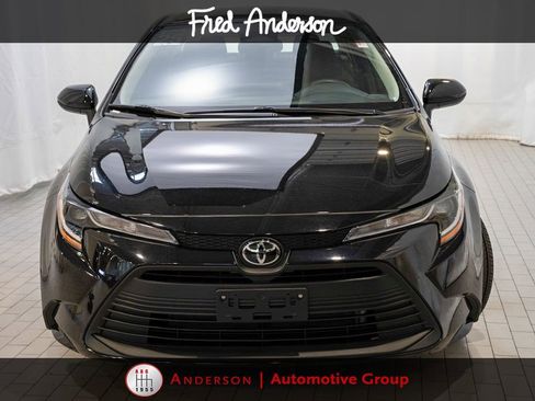 Used 2025 Toyota Corolla LE FWD image 2