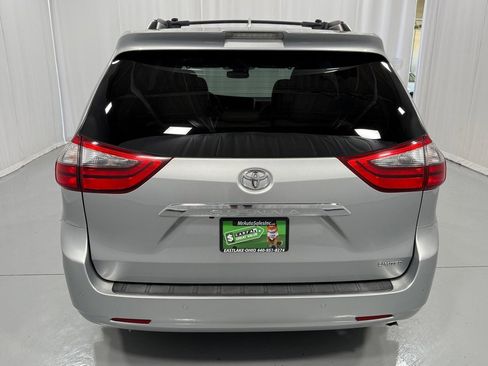 Used 2020 Toyota Sienna Limited Premium image 6