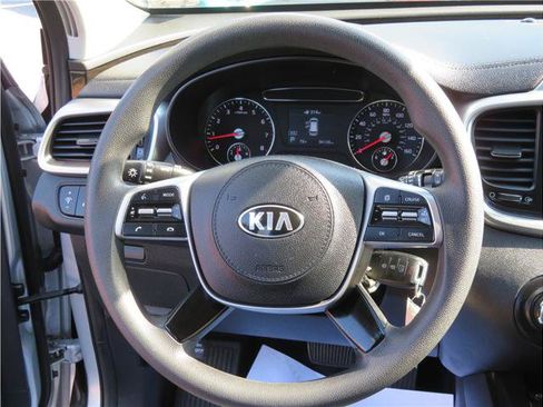 Used 2019 Kia Sorento FWD V6 image 11