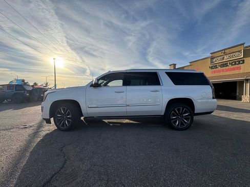 Used 2017 Cadillac Escalade ESV Premium Luxury image 7