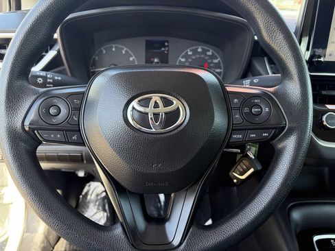 Certified 2025 Toyota Corolla LE FWD image 33