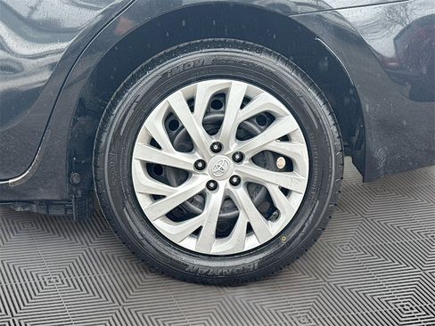 Used 2017 Toyota Corolla LE image 29