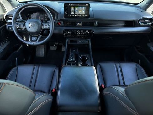 Used 2025 Honda Pilot TrailSport image 17