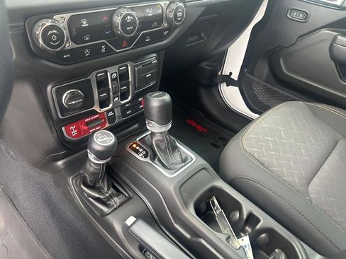 Certified 2024 Jeep Gladiator Mojave image 36