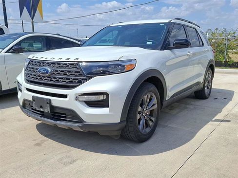 Used 2022 Ford Explorer XLT w/ Equipment Group 202A RWD image 4