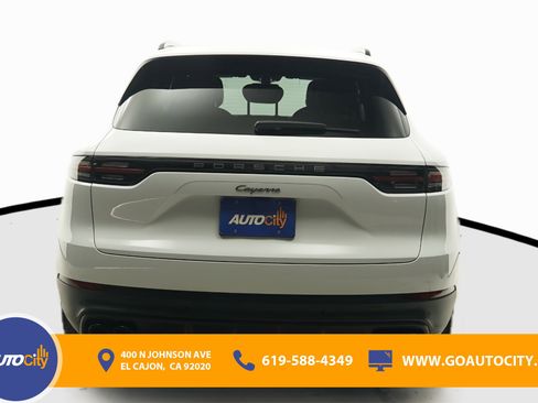 Used 2022 Porsche Cayenne Platinum Edition image 12