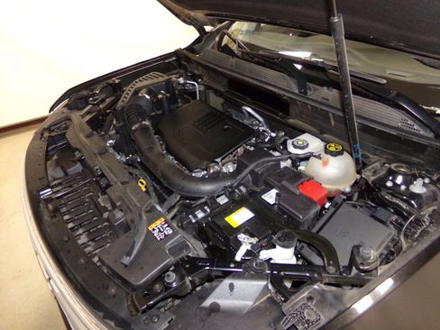 Used 2023 GMC Acadia SLT image 28