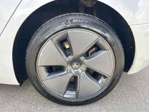 Used 2023 Tesla Model 3 Standard Range image 14