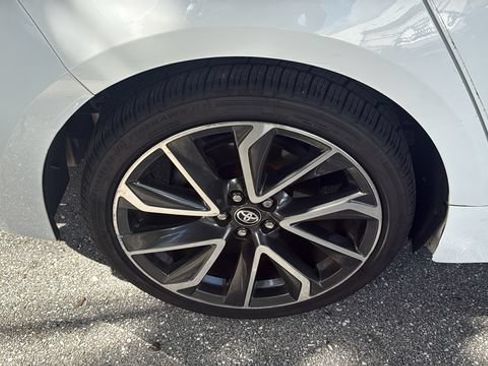 Used 2020 Toyota Corolla SE w/ SE Premium Package FWD image 9
