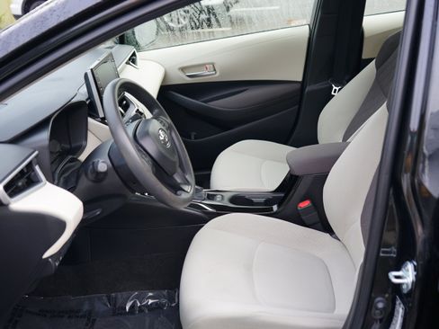 Used 2020 Toyota Corolla LE image 12