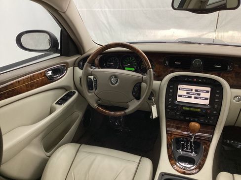 Used 2004 Jaguar XJ8 image 29