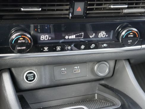 Certified 2022 Nissan Rogue SV image 11