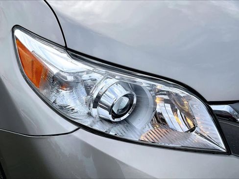 Certified 2017 Toyota Sienna XLE w/ XLE Navigation Package image 27