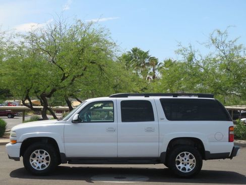 Used 2003 Chevrolet Suburban Z71 AWD/4WD image 2