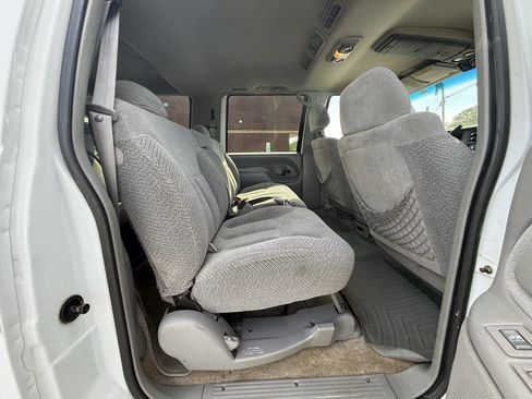 Used 1999 Chevrolet Suburban 2500 w/ Preferred Equipment Group 2 image 12