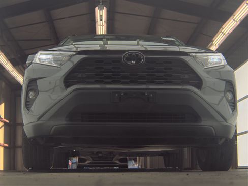 Used 2020 Toyota RAV4 XLE Premium image 3