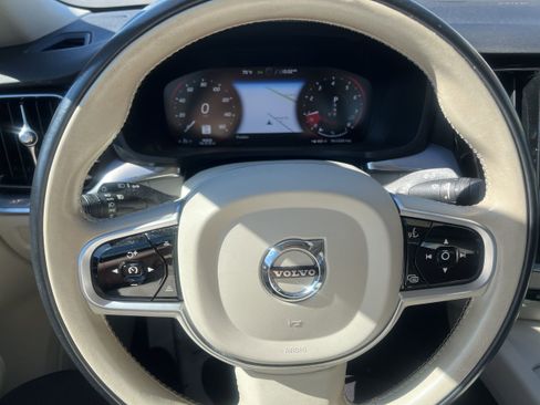 Used 2020 Volvo S60 T6 Momentum AWD/4WD image 12