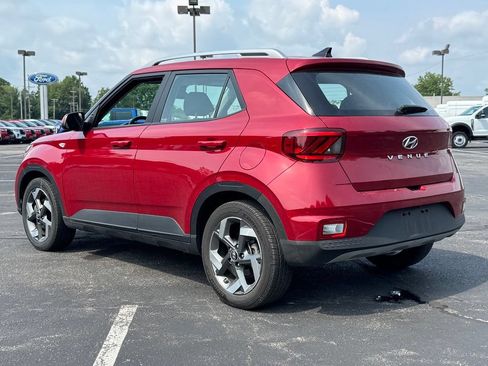 Used 2021 Hyundai Venue SEL w/ Cargo Package FWD image 8