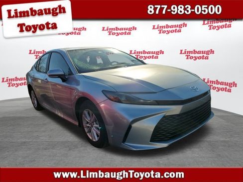 Used 2025 Toyota Camry LE image 1