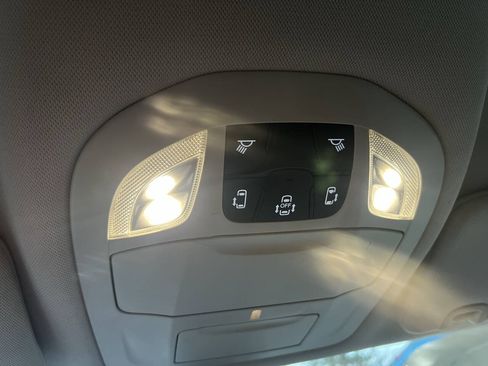 Used 2017 Chrysler Pacifica Touring FWD image 19