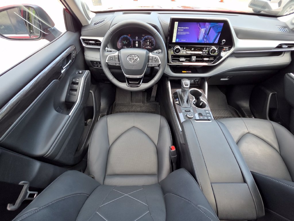 Used 2026 Toyota Highlander Platinum AWD/4WD image 6