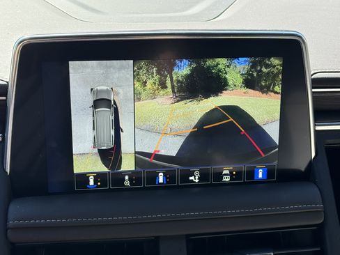 Used 2023 Chevrolet Tahoe Z71 w/ Luxury Package image 30