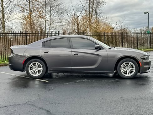 Used 2022 Dodge Charger SXT image 3
