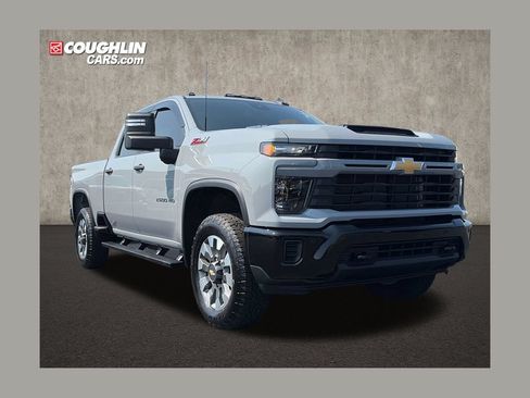 Used 2025 Chevrolet Silverado 2500 Custom w/ Custom Value Package AWD/4WD image 1