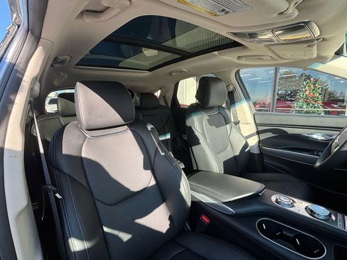 Used 2025 Genesis GV70 2.5T w/ Select Package image 4