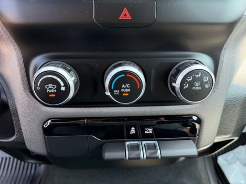 Used 2022 RAM 1500 Big Horn AWD/4WD image 31