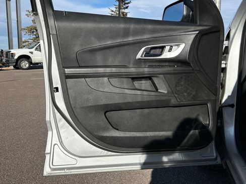 Used 2017 Chevrolet Equinox LS image 27