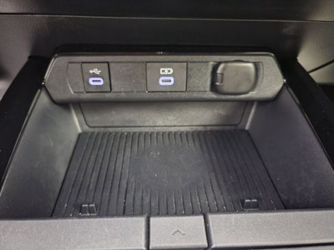 Used 2025 Toyota Prius LE image 33