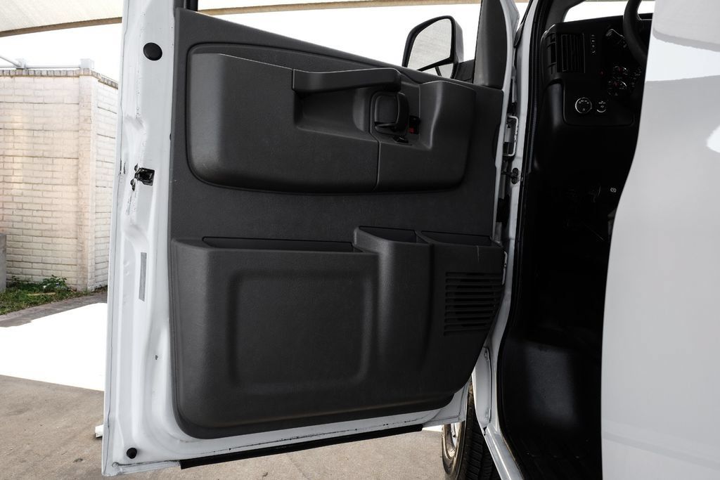Used 2017 Chevrolet Express 2500 RWD image 37