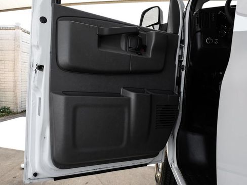 Used 2017 Chevrolet Express 2500 RWD image 37