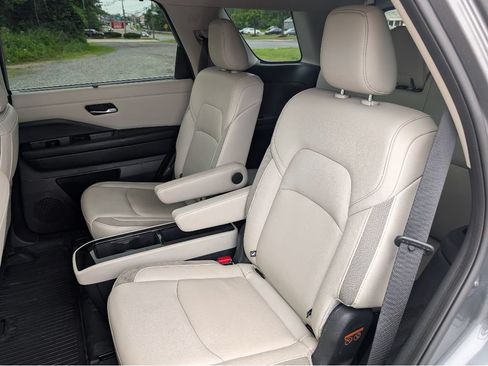 Used 2022 Nissan Pathfinder SL w/ SL Premium Package AWD/4WD image 18
