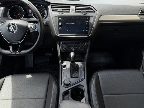 Used 2020 Volkswagen Tiguan SE w/ Panoramic Sunroof Package AWD/4WD image 14