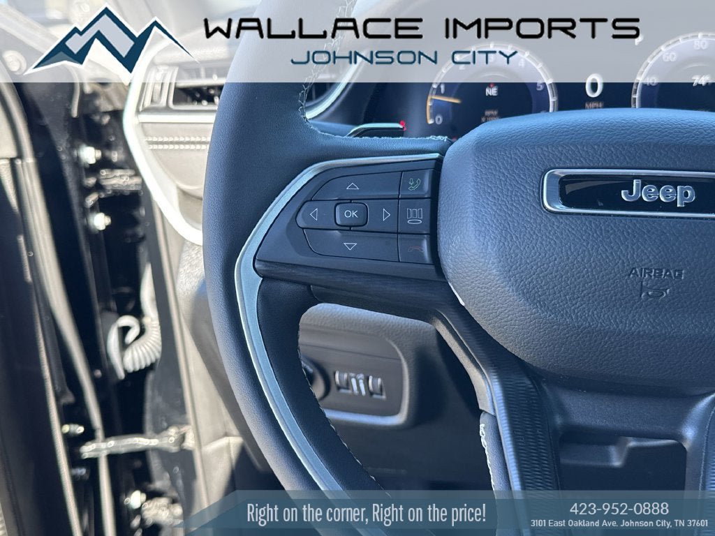 Used 2025 Jeep Grand Cherokee Laredo X w/ Luxury Tech Group I AWD/4WD image 29