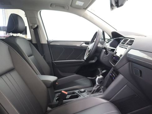 Used 2022 Volkswagen Tiguan SE w/ Panoramic Sunroof Package AWD/4WD image 21