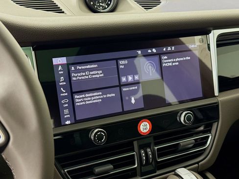 New 2026 Porsche Macan image 18