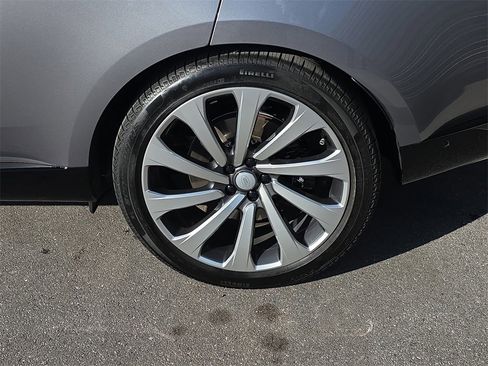 Used 2025 Land Rover Range Rover SE image 11