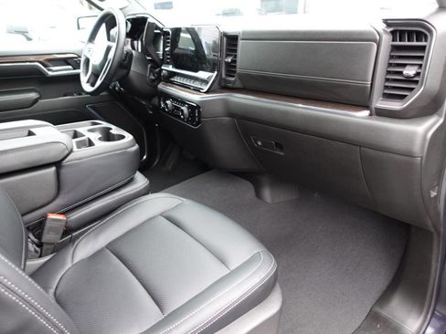 Used 2024 Chevrolet Silverado 1500 LT image 31