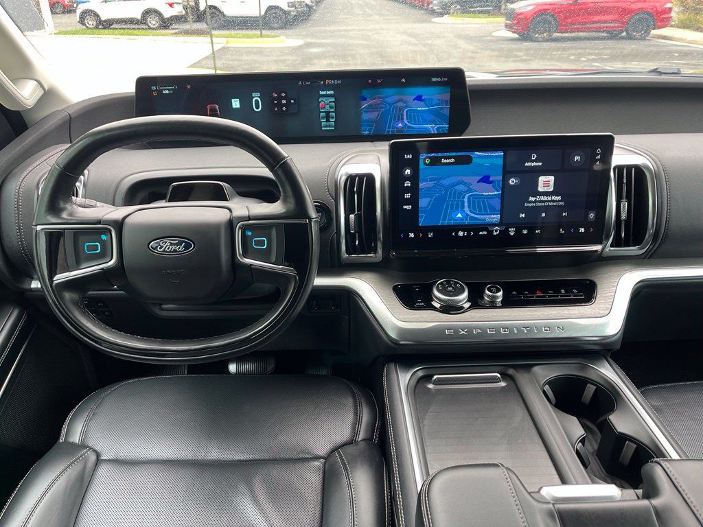 Used 2025 Ford Expedition Max Platinum w/ Driver's Package AWD/4WD image 16