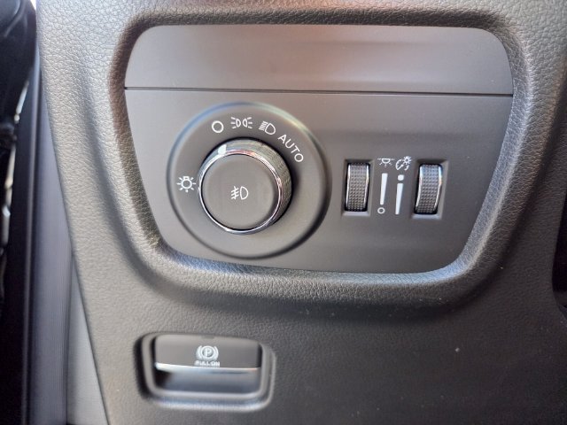 New 2026 Jeep Grand Cherokee Limited w/ Luxury Tech Group II RWD image 22