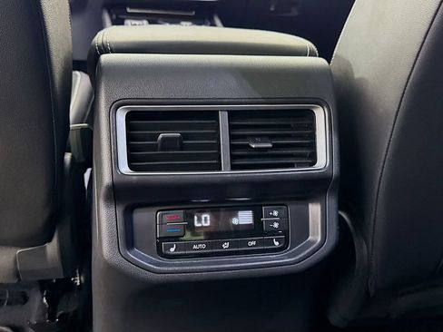 Used 2025 Volkswagen Atlas SEL Premium R-Line AWD/4WD image 32