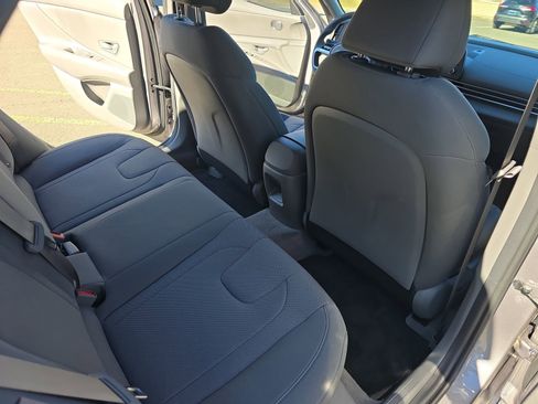 Used 2024 Hyundai Elantra SE image 17