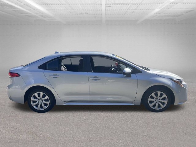 Used 2025 Toyota Corolla LE FWD image 5