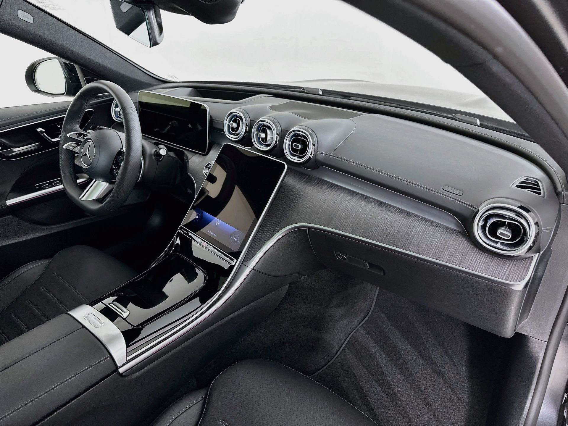 Used 2025 Mercedes-Benz C 300 Sedan image 32