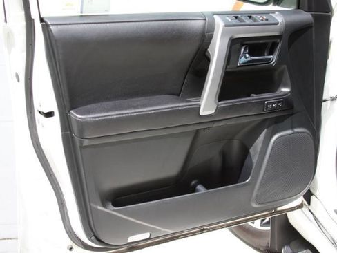 Used 2016 Toyota 4Runner Limited AWD/4WD image 18