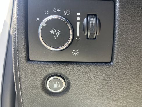 Used 2017 Jeep Grand Cherokee Altitude image 22