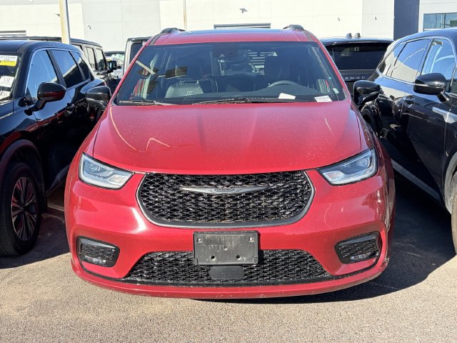 Used 2025 Chrysler Pacifica Limited FWD image 2